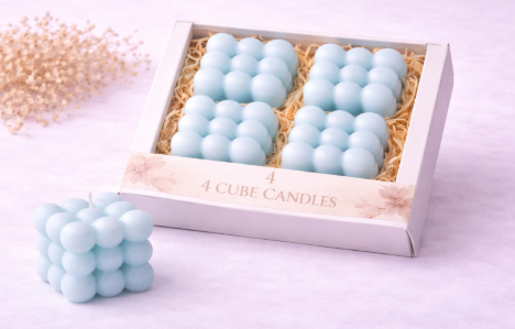 4er Set Cube Kerzen – Dekokerzen in Würfelform (Weiß, Rosa, Hellblau)
